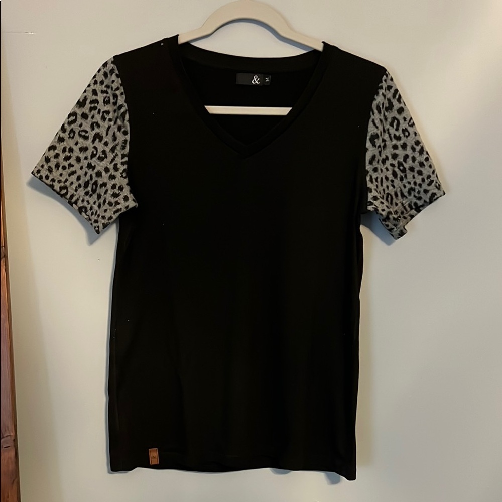 AMPERSAND AVE Black and Cream Fitted Short Sleeve Tee